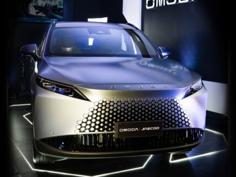 OMODA & JAECOO APRESENTA O PREMIADO OMODA 7 NO SÃO PAULO FASHION WEEK E UNE O DESIGN AUTOMOTIVO AO UNIVERSO DA MODA